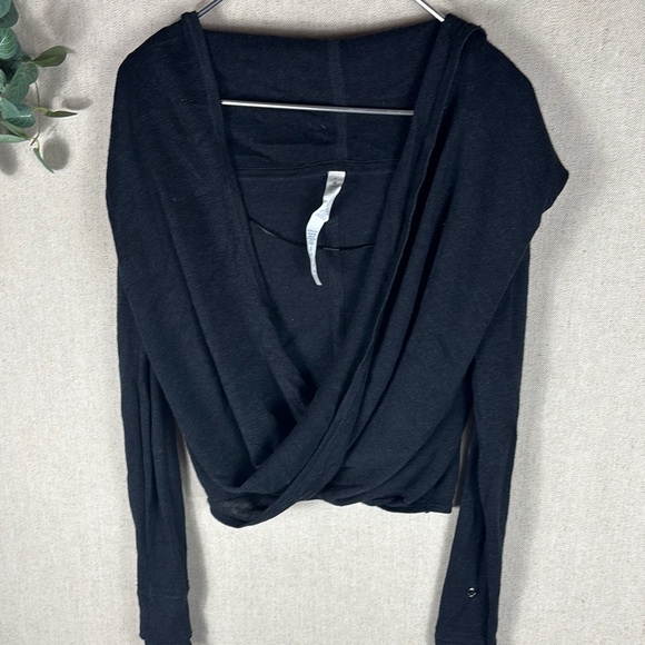 Lululemon > Iconic Wrap Top Heathered Black 4 - Picture 6 of 9